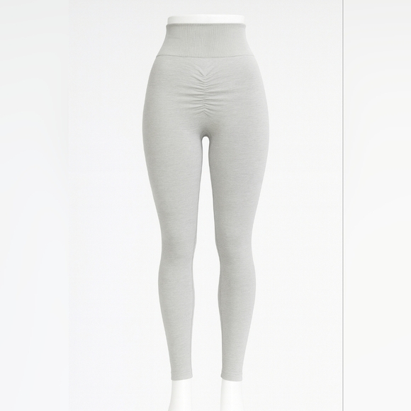 OQQ Pants - OQQ Seamless Scrunch Leggings –(light Gray/stone color) NEW/LARGE